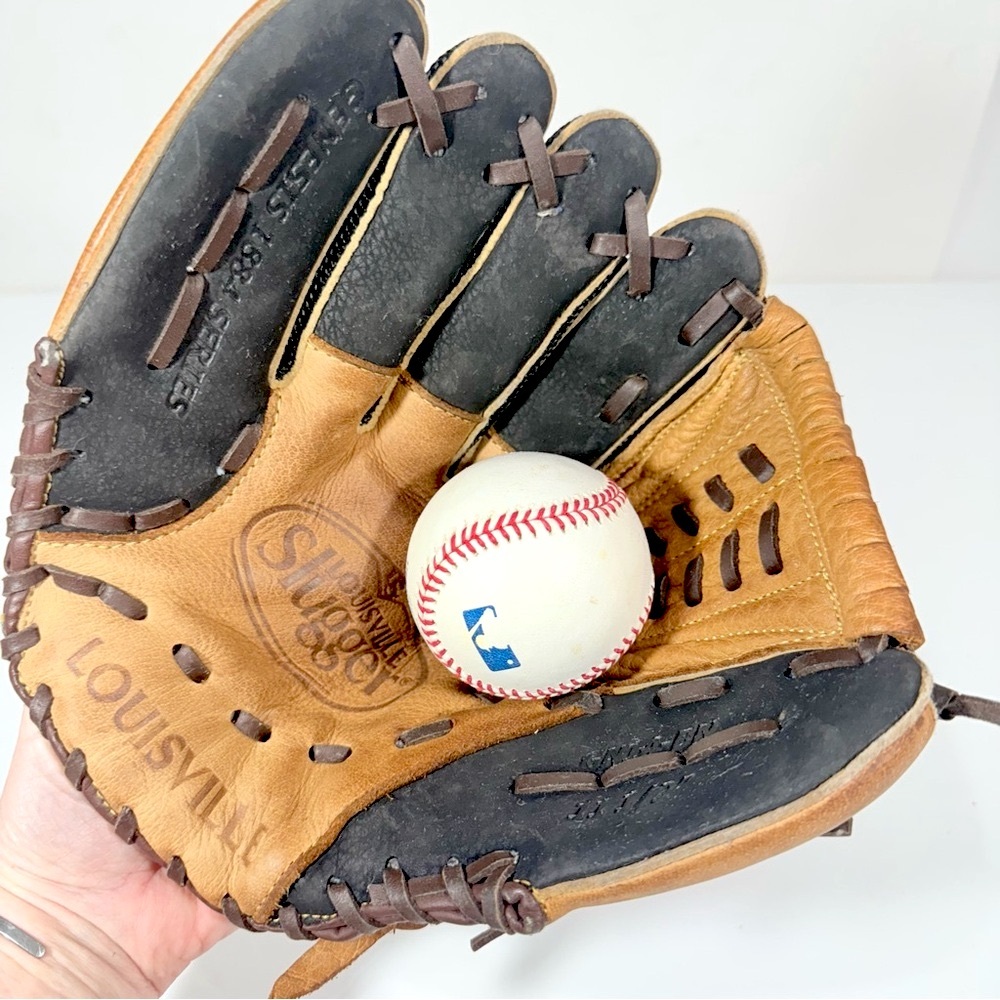 Louisville Slugger Genesis 1884 Series 11.5" Left Hand Throw Baseball Glove